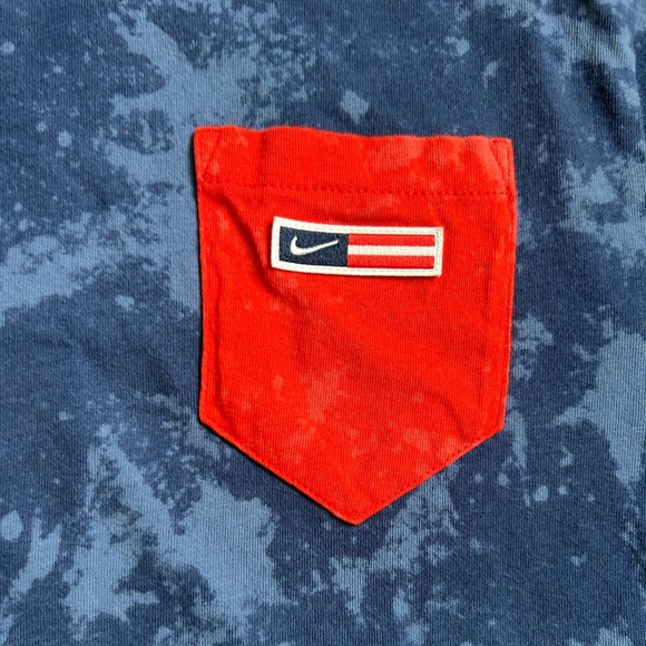 The Nike Tee in red, white and blue tie dye like pattern size medium - Picture 2 of 8
